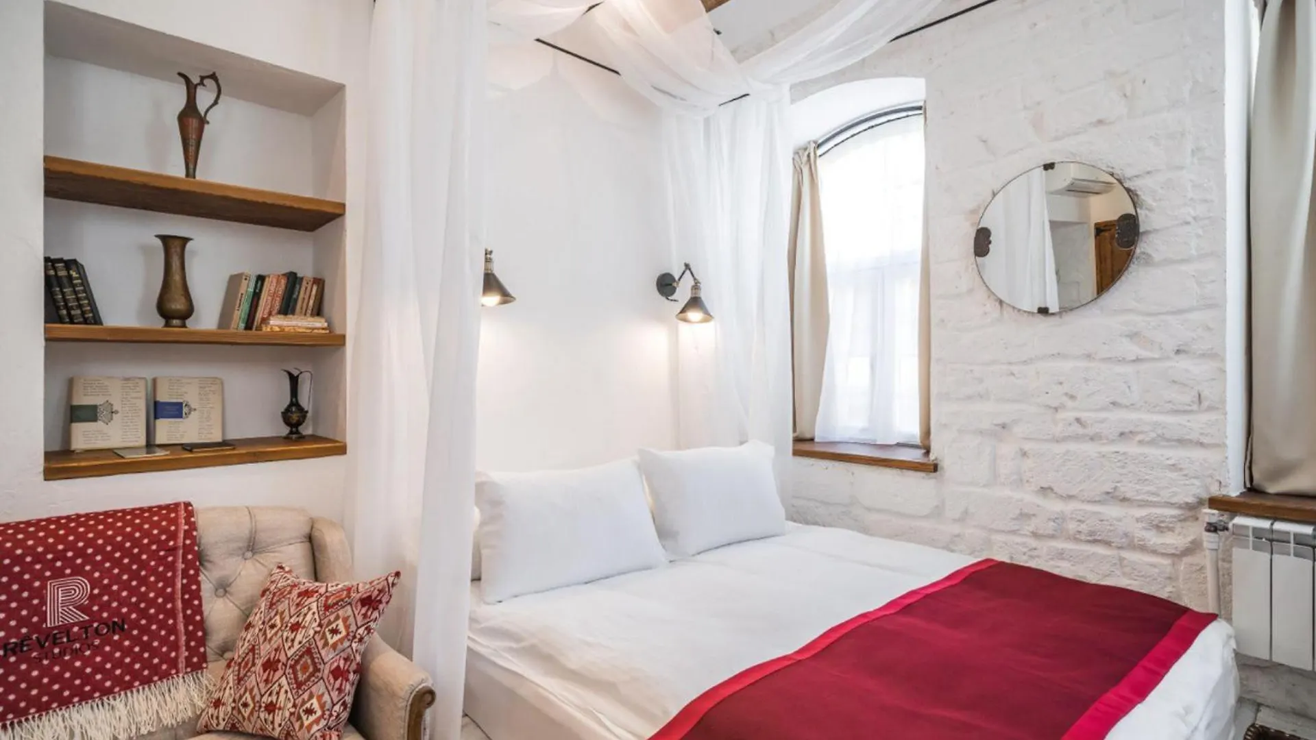 R Studios Old Baku Aparthotel